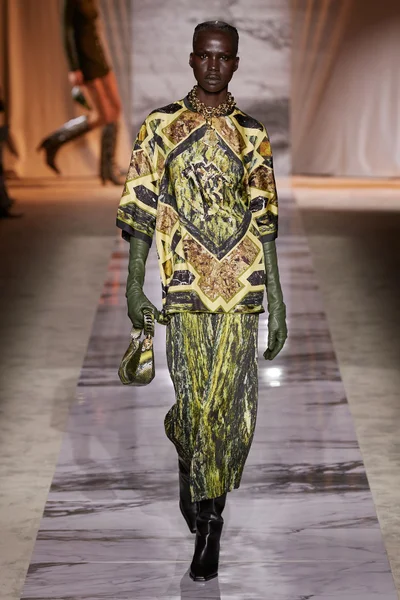 Look 37